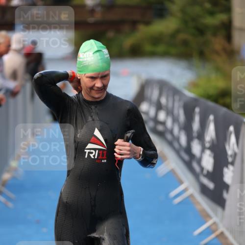 25.08.2024 - Elbe Triathlon Hamburg H.Heesch http://msf.ph/oto/6842732 25.08.2024 08:45:56 Schwimmen 126, 149, 154, 159, 184 meine-sportfotos.de