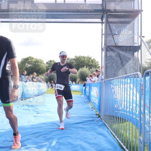 25.08.2024 - Elbe Triathlon Hamburg H.Heesch http://msf.ph/oto/6842746 25.08.2024 10:31:29 Ziel 80, 187, 239 meine-sportfotos.de