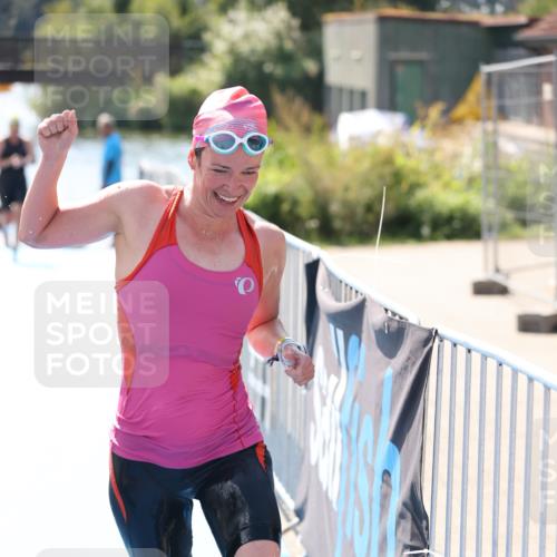 25.08.2024 - Elbe Triathlon Hamburg H.Heesch http://msf.ph/oto/6842759 25.08.2024 14:37:35 Schwimmen  meine-sportfotos.de