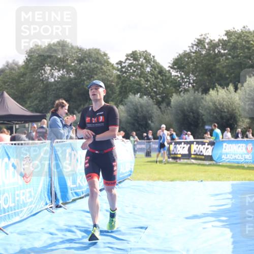 25.08.2024 - Elbe Triathlon Hamburg H.Heesch http://msf.ph/oto/6842796 25.08.2024 10:31:34 Ziel 187, 239 meine-sportfotos.de
