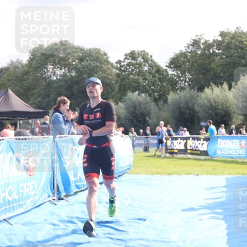 25.08.2024 - Elbe Triathlon Hamburg H.Heesch http://msf.ph/oto/6842801 25.08.2024 10:31:35 Ziel 187, 239 meine-sportfotos.de