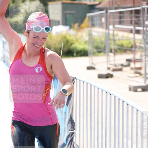 25.08.2024 - Elbe Triathlon Hamburg H.Heesch http://msf.ph/oto/6842811 25.08.2024 14:37:35 Schwimmen  meine-sportfotos.de