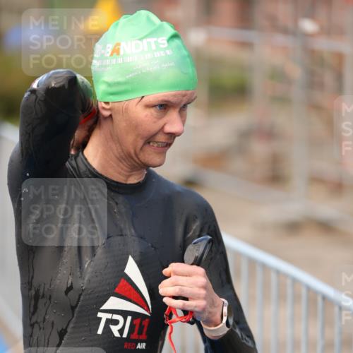 25.08.2024 - Elbe Triathlon Hamburg H.Heesch http://msf.ph/oto/6842826 25.08.2024 08:45:57 Schwimmen 126, 149, 154, 159, 184 meine-sportfotos.de