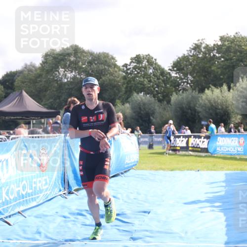 25.08.2024 - Elbe Triathlon Hamburg H.Heesch http://msf.ph/oto/6842831 25.08.2024 10:31:35 Ziel 187, 239 meine-sportfotos.de