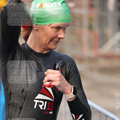 25.08.2024 - Elbe Triathlon Hamburg H.Heesch http://msf.ph/oto/6842839 25.08.2024 08:45:57 Schwimmen 126, 149, 154, 159, 184 meine-sportfotos.de