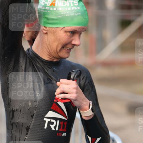 25.08.2024 - Elbe Triathlon Hamburg H.Heesch http://msf.ph/oto/6842847 25.08.2024 08:45:57 Schwimmen 126, 149, 154, 159, 184 meine-sportfotos.de