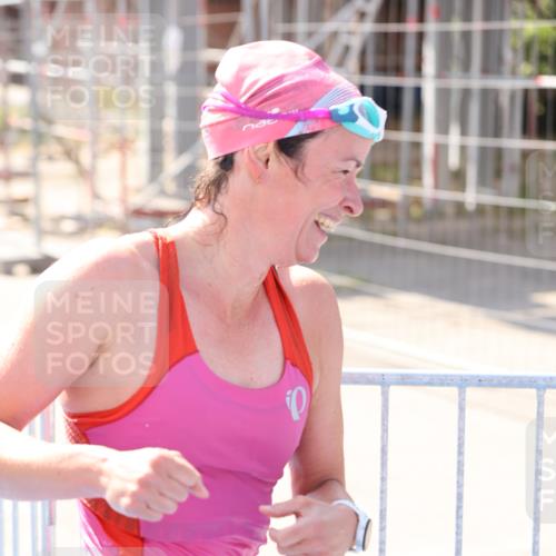 25.08.2024 - Elbe Triathlon Hamburg H.Heesch http://msf.ph/oto/6842864 25.08.2024 14:37:36 Schwimmen  meine-sportfotos.de