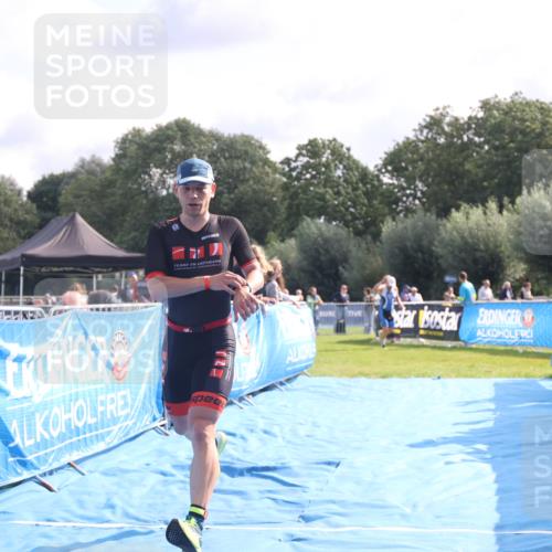 25.08.2024 - Elbe Triathlon Hamburg H.Heesch http://msf.ph/oto/6842868 25.08.2024 10:31:35 Ziel 187, 239 meine-sportfotos.de