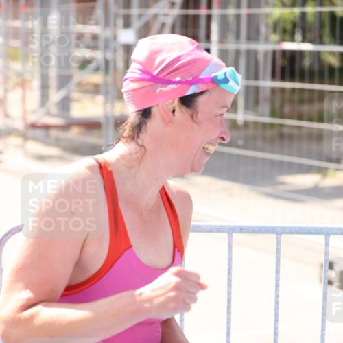 25.08.2024 - Elbe Triathlon Hamburg H.Heesch http://msf.ph/oto/6842870 25.08.2024 14:37:36 Schwimmen  meine-sportfotos.de