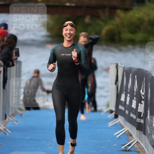 25.08.2024 - Elbe Triathlon Hamburg H.Heesch http://msf.ph/oto/6842871 25.08.2024 08:46:05 Schwimmen 123, 126, 138, 149, 154, 160, 184 meine-sportfotos.de
