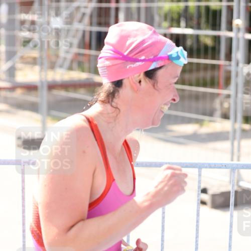 25.08.2024 - Elbe Triathlon Hamburg H.Heesch http://msf.ph/oto/6842876 25.08.2024 14:37:36 Schwimmen  meine-sportfotos.de