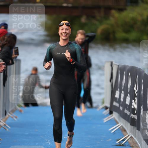 25.08.2024 - Elbe Triathlon Hamburg H.Heesch http://msf.ph/oto/6842877 25.08.2024 08:46:05 Schwimmen 123, 126, 138, 149, 154, 160, 184 meine-sportfotos.de