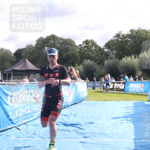 25.08.2024 - Elbe Triathlon Hamburg H.Heesch http://msf.ph/oto/6842881 25.08.2024 10:31:35 Ziel 187, 239 meine-sportfotos.de