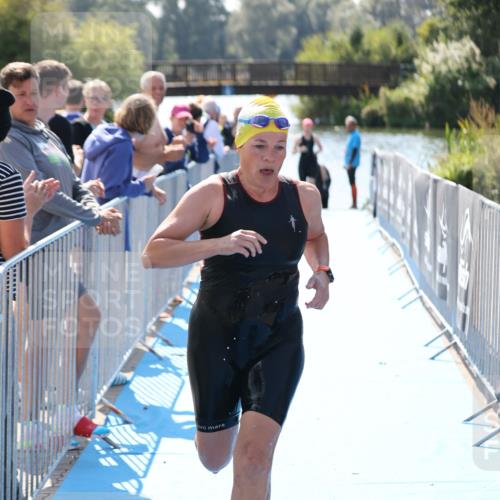 25.08.2024 - Elbe Triathlon Hamburg H.Heesch http://msf.ph/oto/6842883 25.08.2024 14:37:41 Schwimmen  meine-sportfotos.de