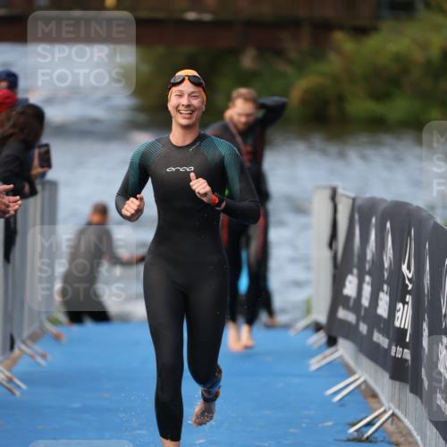25.08.2024 - Elbe Triathlon Hamburg H.Heesch http://msf.ph/oto/6842887 25.08.2024 08:46:05 Schwimmen 123, 126, 138, 149, 154, 160, 184 meine-sportfotos.de