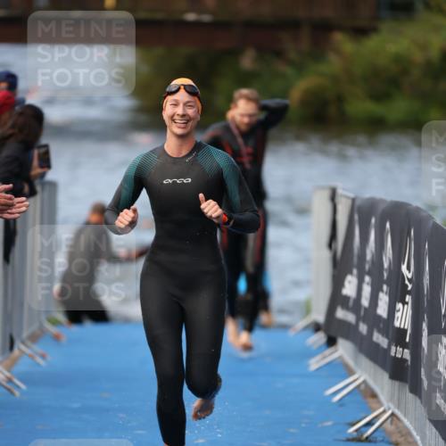 25.08.2024 - Elbe Triathlon Hamburg H.Heesch http://msf.ph/oto/6842891 25.08.2024 08:46:05 Schwimmen 123, 126, 138, 149, 154, 160, 184 meine-sportfotos.de