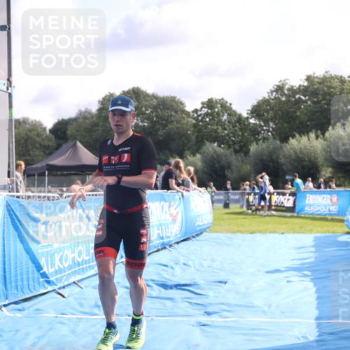 25.08.2024 - Elbe Triathlon Hamburg H.Heesch http://msf.ph/oto/6842905 25.08.2024 10:31:35 Ziel 187, 239 meine-sportfotos.de