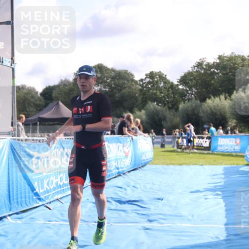 25.08.2024 - Elbe Triathlon Hamburg H.Heesch http://msf.ph/oto/6842911 25.08.2024 10:31:35 Ziel 187, 239 meine-sportfotos.de