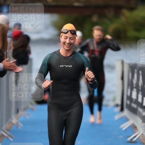 25.08.2024 - Elbe Triathlon Hamburg H.Heesch http://msf.ph/oto/6842935 25.08.2024 08:46:06 Schwimmen 123, 126, 138, 149, 154, 160, 184 meine-sportfotos.de