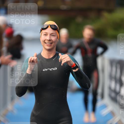 25.08.2024 - Elbe Triathlon Hamburg H.Heesch http://msf.ph/oto/6842946 25.08.2024 08:46:07 Schwimmen 123, 126, 138, 149, 154, 160, 184 meine-sportfotos.de