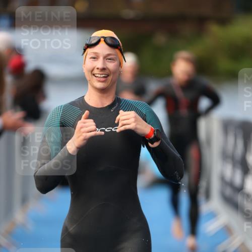 25.08.2024 - Elbe Triathlon Hamburg H.Heesch http://msf.ph/oto/6842955 25.08.2024 08:46:07 Schwimmen 123, 126, 138, 149, 154, 160, 184 meine-sportfotos.de