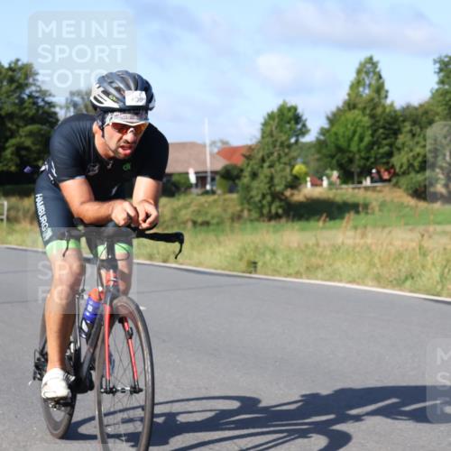 25.08.2024 - Elbe Triathlon Hamburg Fuchs,  Jonas http://msf.ph/oto/6842957 25.08.2024 09:41:41 Radfahren 202, 387, 121, 158 meine-sportfotos.de