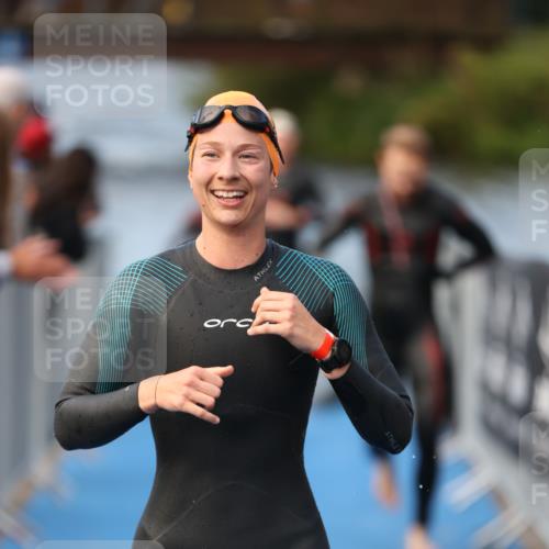 25.08.2024 - Elbe Triathlon Hamburg H.Heesch http://msf.ph/oto/6842967 25.08.2024 08:46:07 Schwimmen 123, 126, 138, 149, 154, 160, 184 meine-sportfotos.de