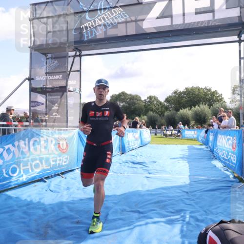 25.08.2024 - Elbe Triathlon Hamburg H.Heesch http://msf.ph/oto/6842969 25.08.2024 10:31:36 Ziel 187, 239 meine-sportfotos.de