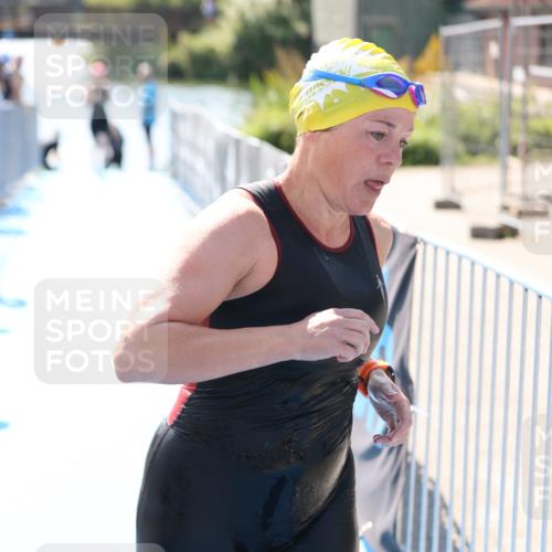 25.08.2024 - Elbe Triathlon Hamburg H.Heesch http://msf.ph/oto/6842971 25.08.2024 14:37:41 Schwimmen  meine-sportfotos.de