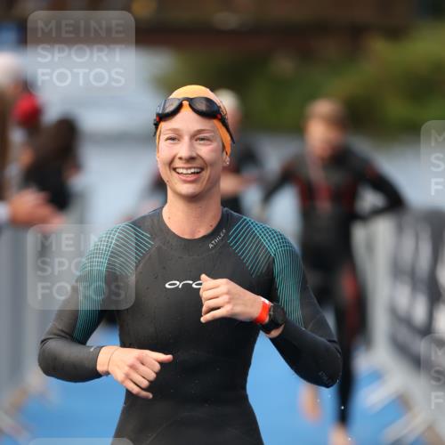25.08.2024 - Elbe Triathlon Hamburg H.Heesch http://msf.ph/oto/6842974 25.08.2024 08:46:07 Schwimmen 123, 126, 138, 149, 154, 160, 184 meine-sportfotos.de