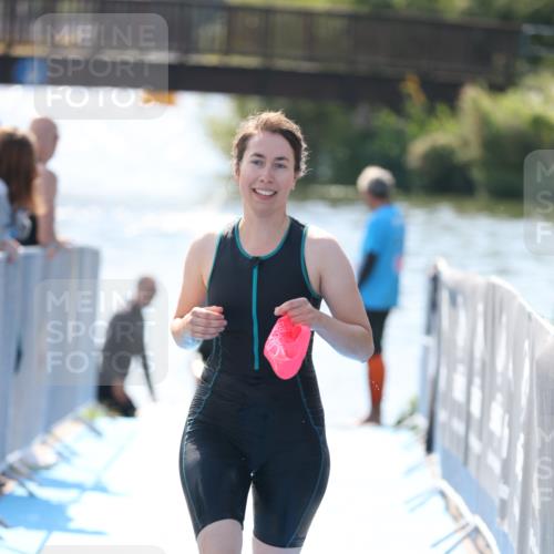 25.08.2024 - Elbe Triathlon Hamburg H.Heesch http://msf.ph/oto/6842985 25.08.2024 14:37:47 Schwimmen  meine-sportfotos.de
