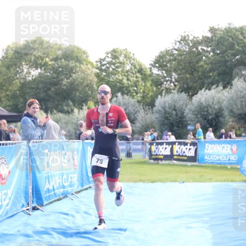 25.08.2024 - Elbe Triathlon Hamburg H.Heesch http://msf.ph/oto/6842991 25.08.2024 10:31:45 Ziel 75 meine-sportfotos.de
