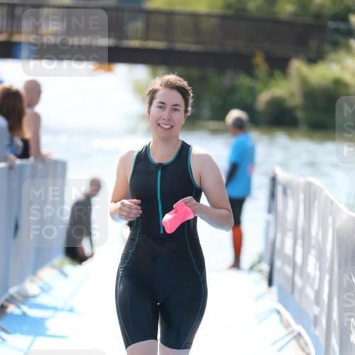 25.08.2024 - Elbe Triathlon Hamburg H.Heesch http://msf.ph/oto/6842992 25.08.2024 14:37:47 Schwimmen  meine-sportfotos.de