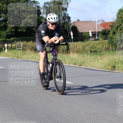 25.08.2024 - Elbe Triathlon Hamburg Fuchs,  Jonas http://msf.ph/oto/6842995 25.08.2024 09:41:51 Radfahren 220, 409, 484 meine-sportfotos.de