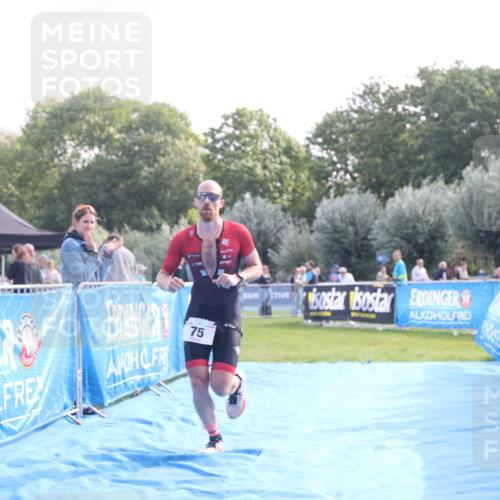 25.08.2024 - Elbe Triathlon Hamburg H.Heesch http://msf.ph/oto/6843004 25.08.2024 10:31:45 Ziel 75 meine-sportfotos.de