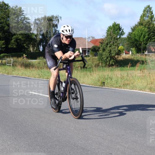 25.08.2024 - Elbe Triathlon Hamburg Fuchs,  Jonas http://msf.ph/oto/6843005 25.08.2024 09:41:51 Radfahren 220, 409, 484 meine-sportfotos.de