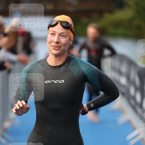 25.08.2024 - Elbe Triathlon Hamburg H.Heesch http://msf.ph/oto/6843010 25.08.2024 08:46:08 Schwimmen 123, 126, 131, 138, 149, 154, 160, 184 meine-sportfotos.de