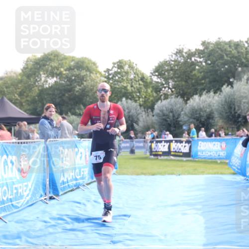 25.08.2024 - Elbe Triathlon Hamburg H.Heesch http://msf.ph/oto/6843015 25.08.2024 10:31:45 Ziel 75 meine-sportfotos.de