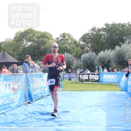 25.08.2024 - Elbe Triathlon Hamburg H.Heesch http://msf.ph/oto/6843018 25.08.2024 10:31:45 Ziel 75 meine-sportfotos.de