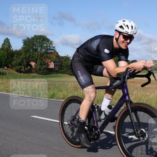 25.08.2024 - Elbe Triathlon Hamburg Fuchs,  Jonas http://msf.ph/oto/6843025 25.08.2024 09:41:52 Radfahren 220, 409, 484, 508 meine-sportfotos.de