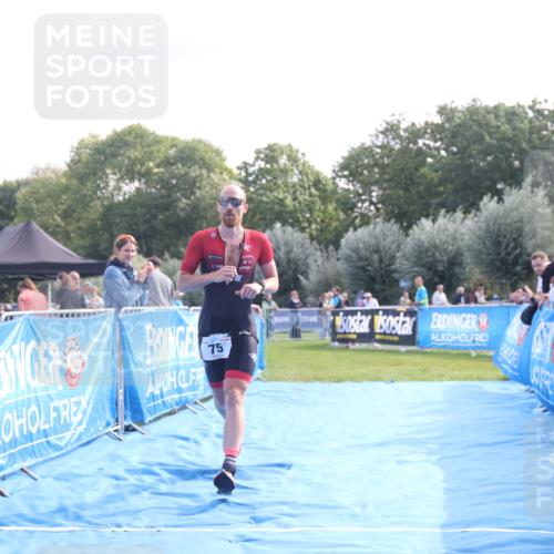 25.08.2024 - Elbe Triathlon Hamburg H.Heesch http://msf.ph/oto/6843026 25.08.2024 10:31:46 Ziel 75 meine-sportfotos.de