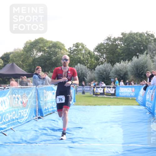 25.08.2024 - Elbe Triathlon Hamburg H.Heesch http://msf.ph/oto/6843032 25.08.2024 10:31:46 Ziel 75 meine-sportfotos.de