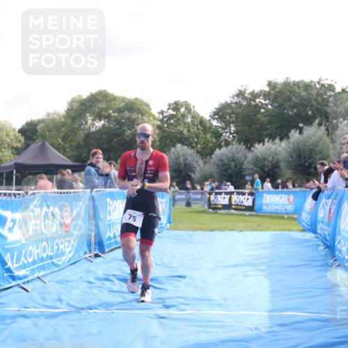 25.08.2024 - Elbe Triathlon Hamburg H.Heesch http://msf.ph/oto/6843047 25.08.2024 10:31:46 Ziel 75 meine-sportfotos.de