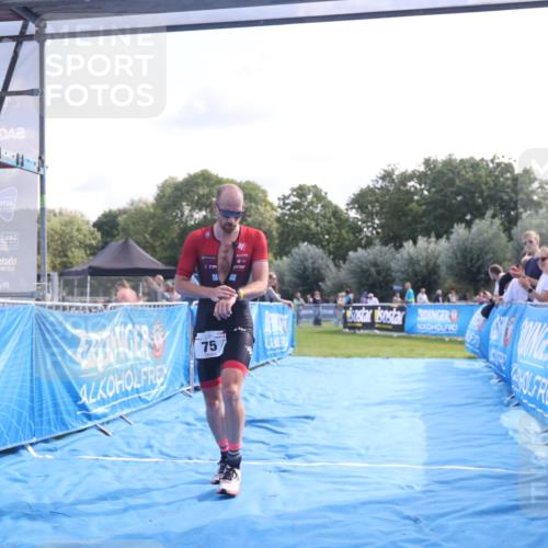 25.08.2024 - Elbe Triathlon Hamburg H.Heesch http://msf.ph/oto/6843065 25.08.2024 10:31:46 Ziel 75 meine-sportfotos.de