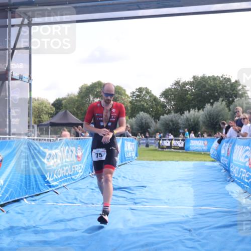 25.08.2024 - Elbe Triathlon Hamburg H.Heesch http://msf.ph/oto/6843077 25.08.2024 10:31:46 Ziel 75 meine-sportfotos.de