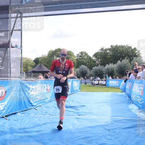 25.08.2024 - Elbe Triathlon Hamburg H.Heesch http://msf.ph/oto/6843082 25.08.2024 10:31:46 Ziel 75 meine-sportfotos.de