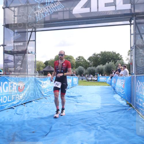 25.08.2024 - Elbe Triathlon Hamburg H.Heesch http://msf.ph/oto/6843113 25.08.2024 10:31:47 Ziel 75 meine-sportfotos.de