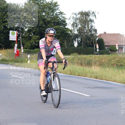 25.08.2024 - Elbe Triathlon Hamburg Fuchs,  Jonas http://msf.ph/oto/6843114 25.08.2024 09:00:22 Radfahren 98, 108, 119 meine-sportfotos.de