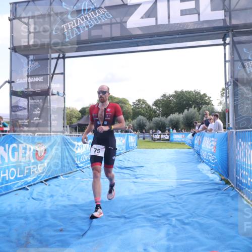 25.08.2024 - Elbe Triathlon Hamburg H.Heesch http://msf.ph/oto/6843142 25.08.2024 10:31:47 Ziel 75 meine-sportfotos.de