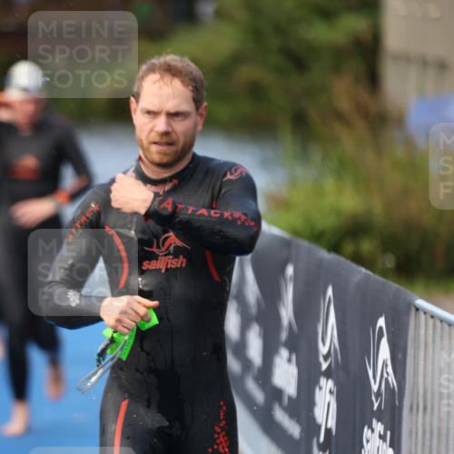 25.08.2024 - Elbe Triathlon Hamburg H.Heesch http://msf.ph/oto/6843152 25.08.2024 08:46:11 Schwimmen 123, 126, 131, 138, 149, 154, 160, 179, 184 meine-sportfotos.de